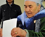  رای‌دهندگان در انتخابات ریاست جمهوری ازبکستان پای صندوقهای رای رفتند